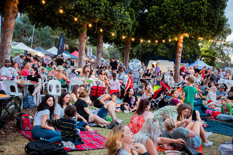 HOTA Christmas Twilight Markets 